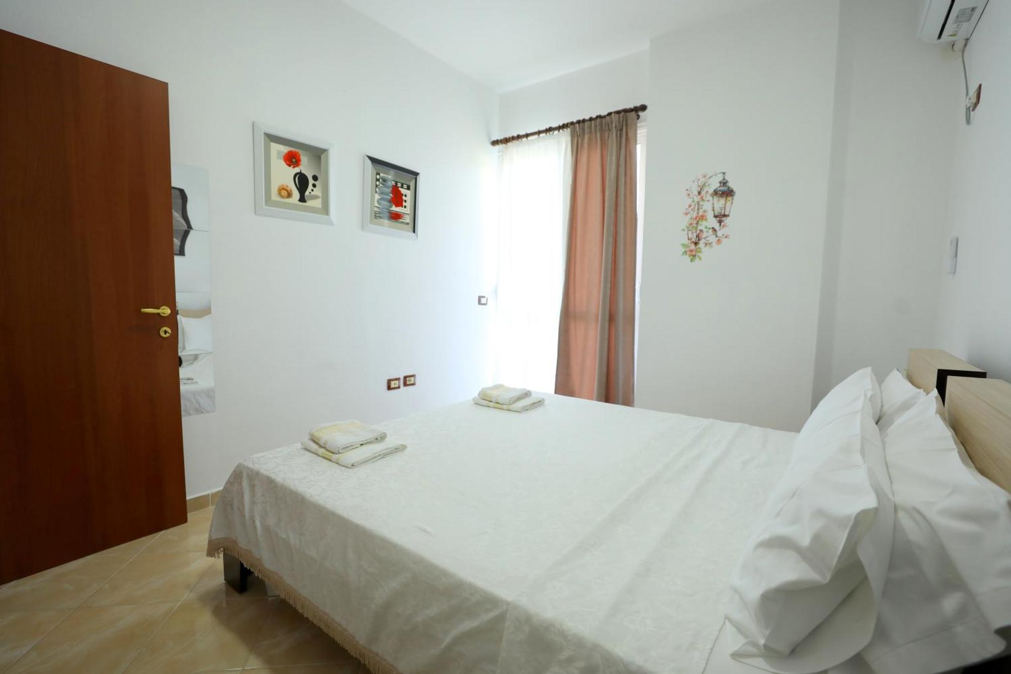 Blue Bay Apartments Sarandë Eksteriør billede