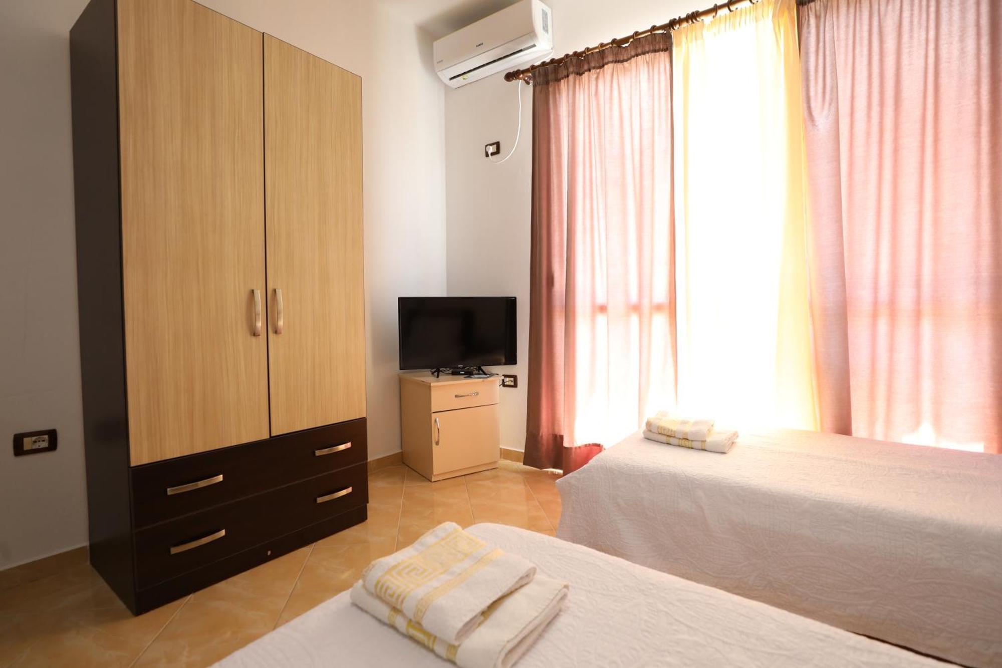 Blue Bay Apartments Sarandë Eksteriør billede