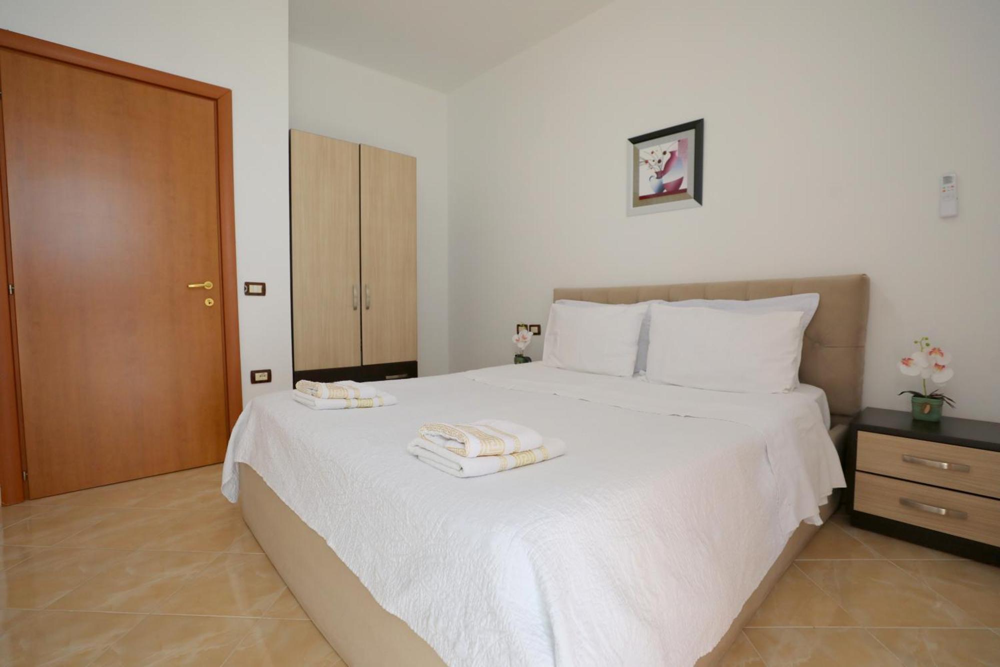 Blue Bay Apartments Sarandë Eksteriør billede